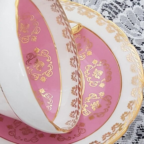 1940 Pink Wide Mouth Tea Cup & Saucer by Sutherland Bone China England - Picture 5 of 10